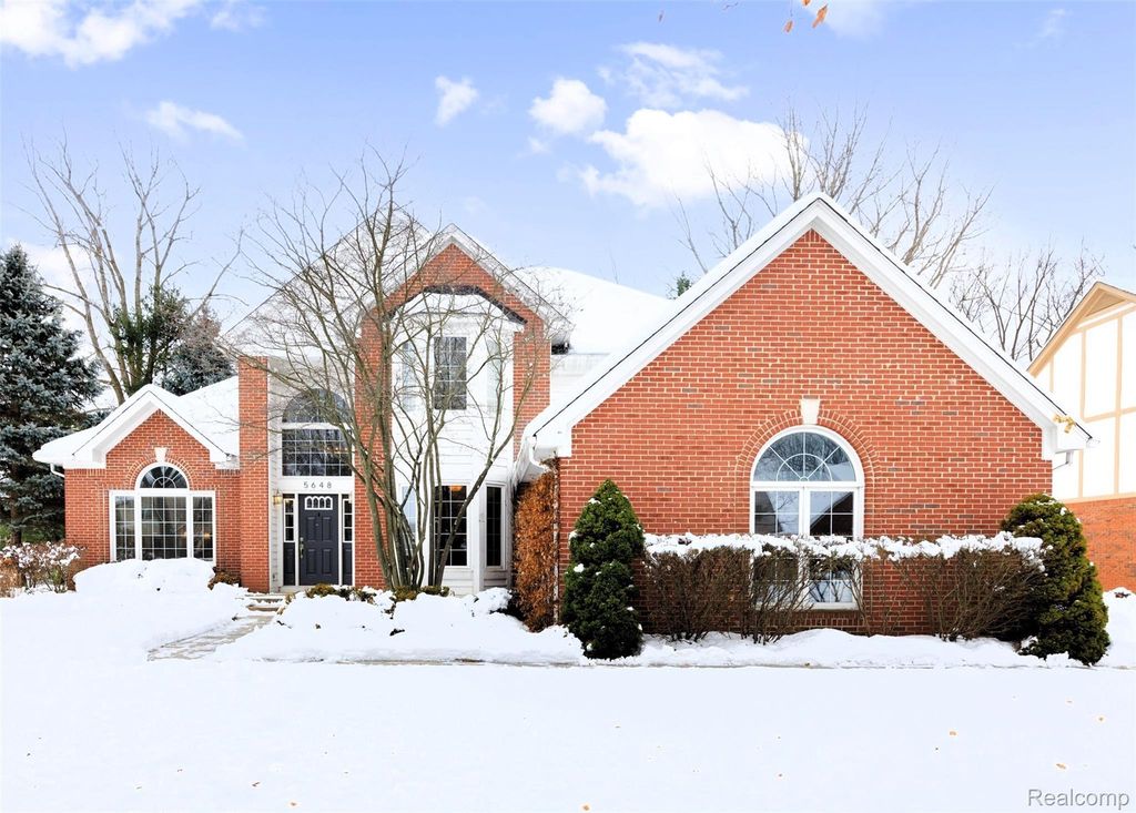 5648 Whitfield Drive, Troy, MI 48098