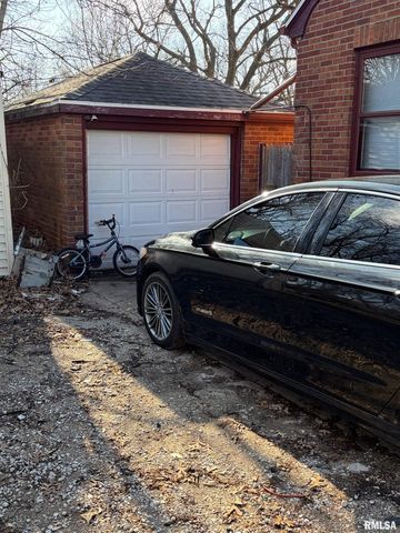 1018 GROVELAND Avenue, Peoria, IL 61604