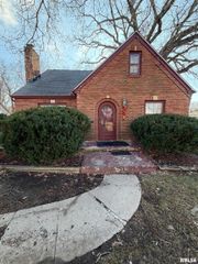 1018 GROVELAND Avenue, Peoria, IL 61604