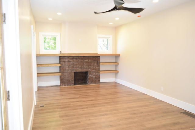 4301 Kratzville Road, Evansville, IN 47710
