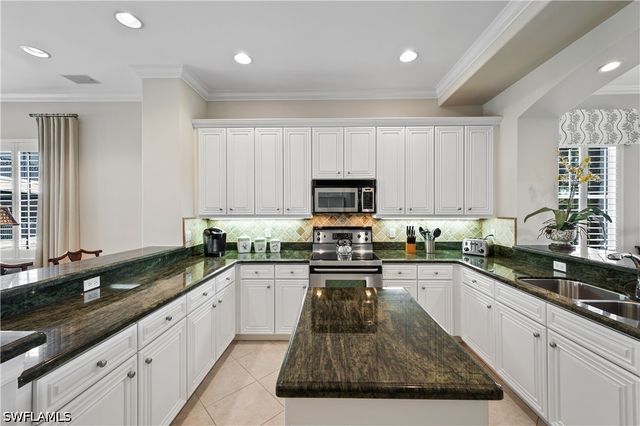 2658 Bolero DR 9-2, Naples, FL 34109