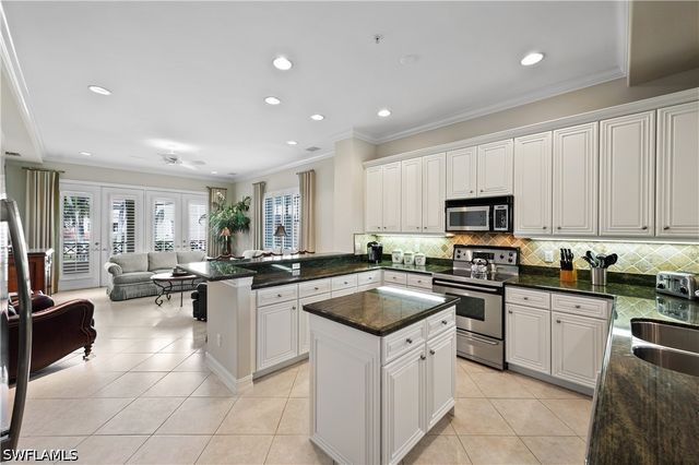 2658 Bolero DR 9-2, Naples, FL 34109