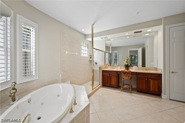 2658 Bolero DR 9-2, Naples, FL 34109