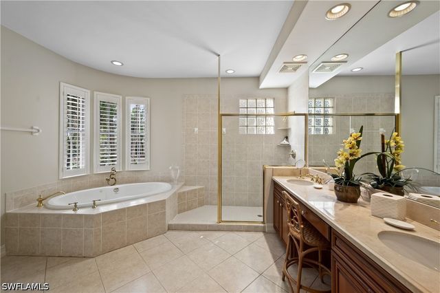 2658 Bolero DR 9-2, Naples, FL 34109
