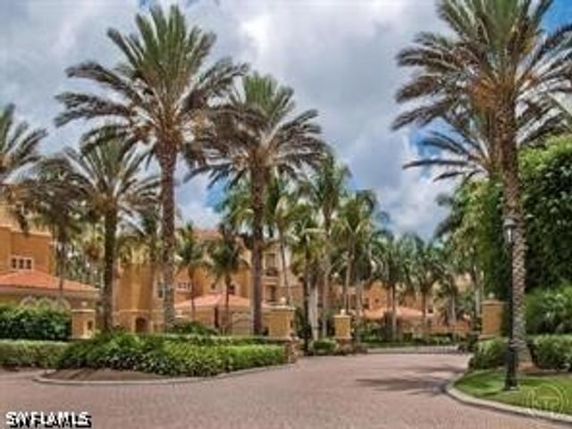 2658 Bolero DR 9-2, Naples, FL 34109