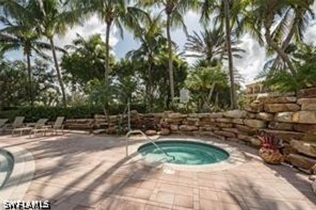 2658 Bolero DR 9-2, Naples, FL 34109