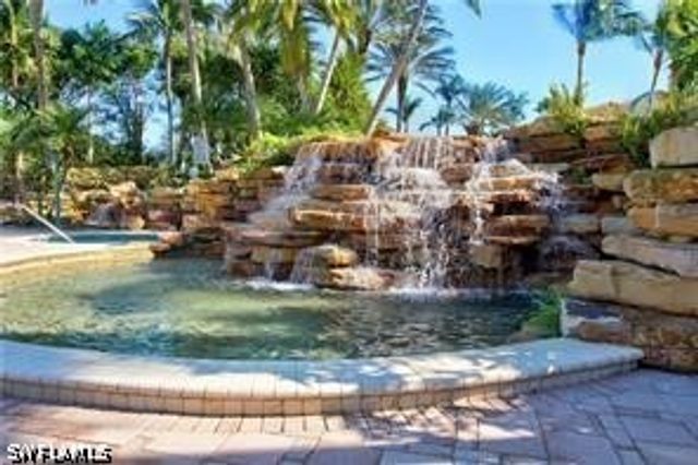 2658 Bolero DR 9-2, Naples, FL 34109