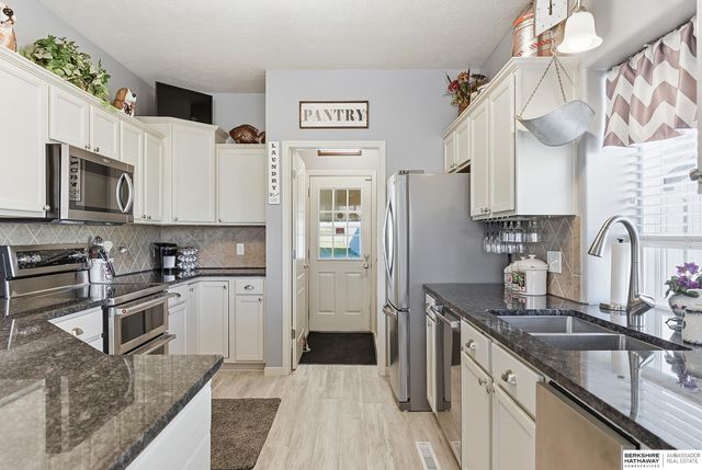 16030 Browne Street, Omaha, NE 68116