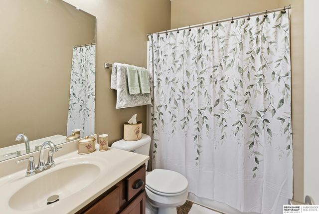 16030 Browne Street, Omaha, NE 68116