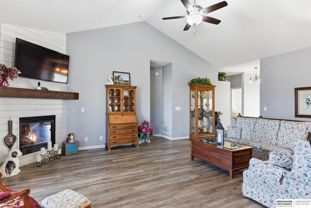 16030 Browne Street, Omaha, NE 68116