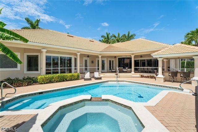1523 Hermitage LN, Cape Coral, FL 33914