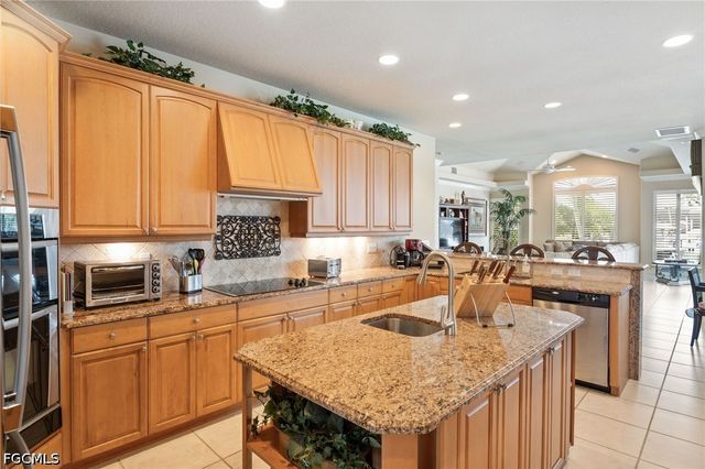 1523 Hermitage LN, Cape Coral, FL 33914