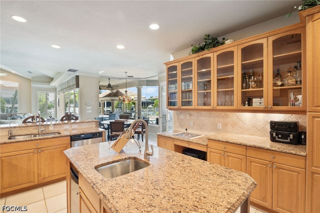 1523 Hermitage LN, Cape Coral, FL 33914