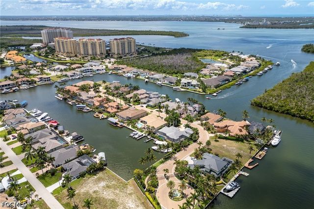 1523 Hermitage LN, Cape Coral, FL 33914