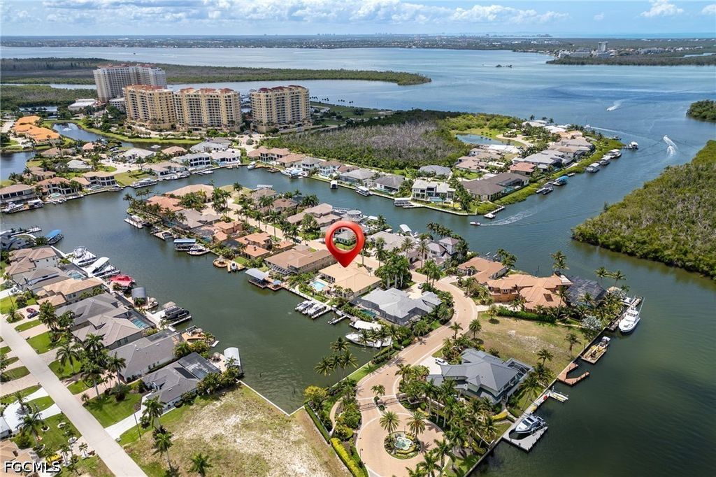 1523 Hermitage LN, Cape Coral, FL 33914