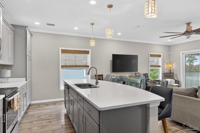 6622 Carlinga Dr, Pensacola, FL 32507