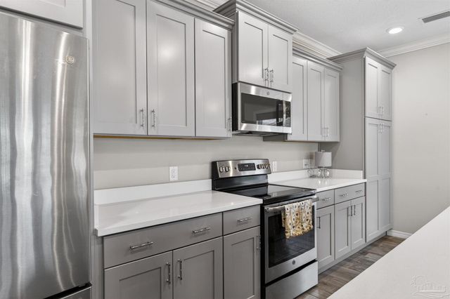 6622 Carlinga Dr, Pensacola, FL 32507