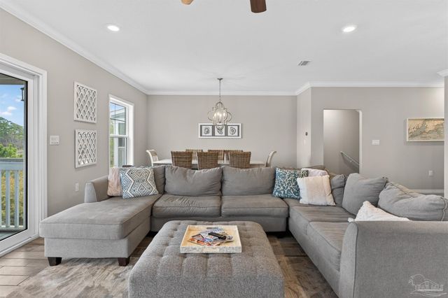 6622 Carlinga Dr, Pensacola, FL 32507