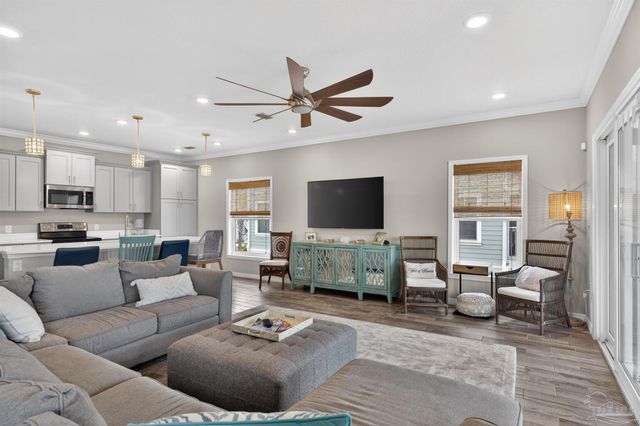 6622 Carlinga Dr, Pensacola, FL 32507