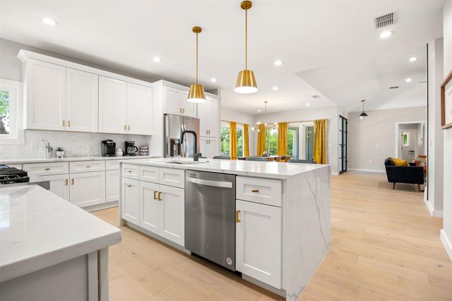 717 E Creek DR, Dripping Springs, TX 78620