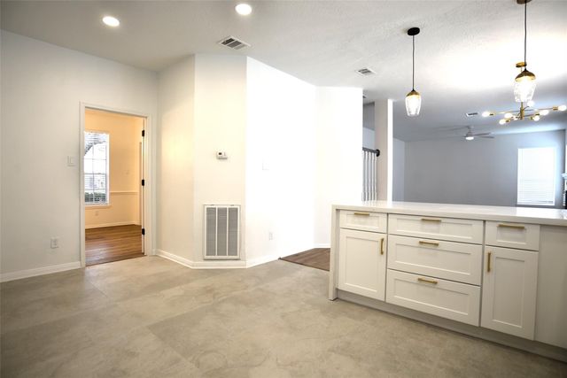 1808 N Mission Circle, Friendswood, TX 77546