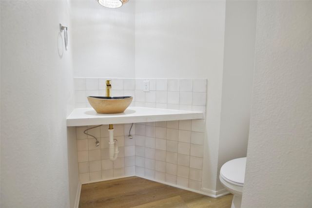 1808 N Mission Circle, Friendswood, TX 77546