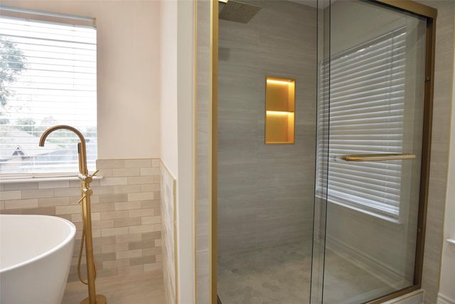 1808 N Mission Circle, Friendswood, TX 77546