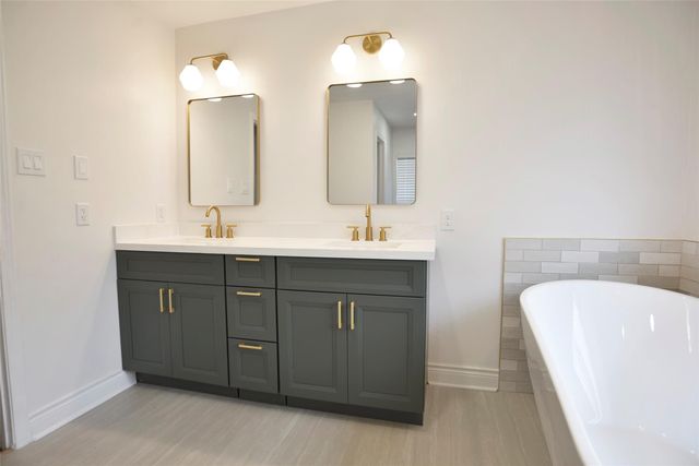 1808 N Mission Circle, Friendswood, TX 77546