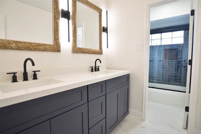 1808 N Mission Circle, Friendswood, TX 77546