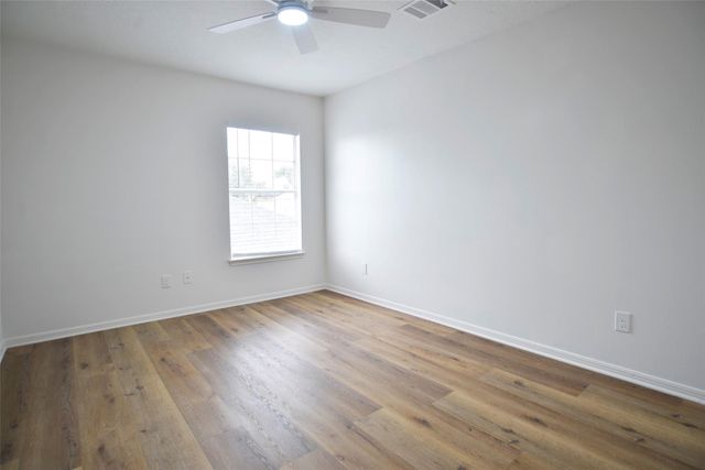 1808 N Mission Circle, Friendswood, TX 77546