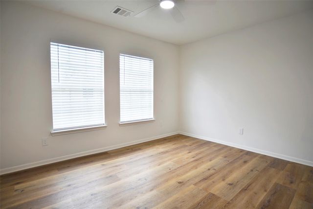 1808 N Mission Circle, Friendswood, TX 77546