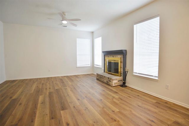 1808 N Mission Circle, Friendswood, TX 77546