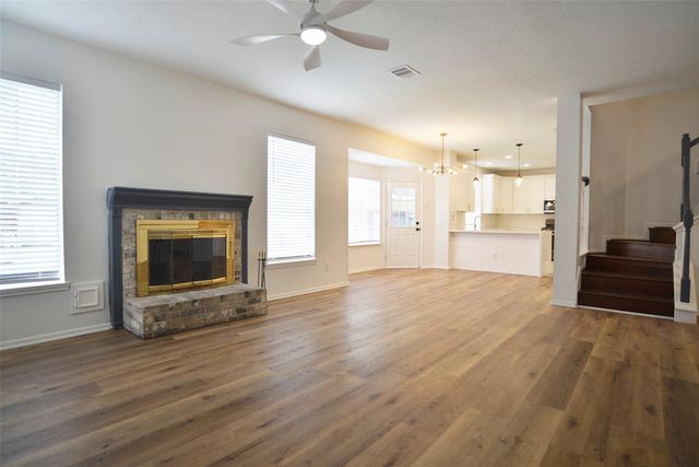 1808 N Mission Circle, Friendswood, TX 77546