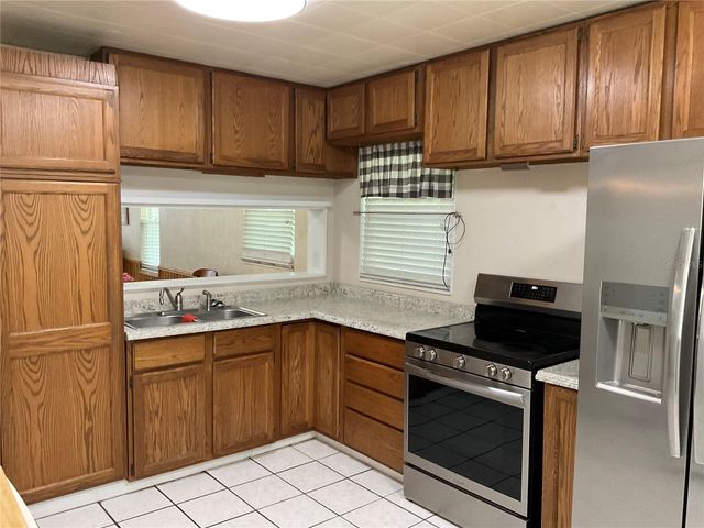37204 MAGNOLIA AVENUE, Dade City, FL 33523