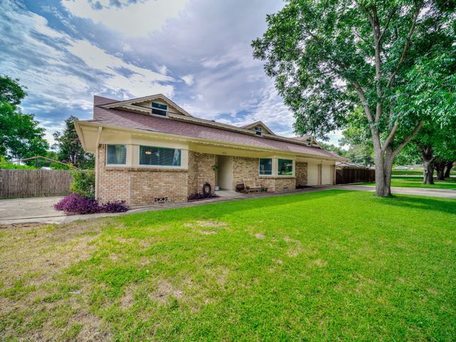 4321 Woodlake Drive, Lake Worth, TX 76135