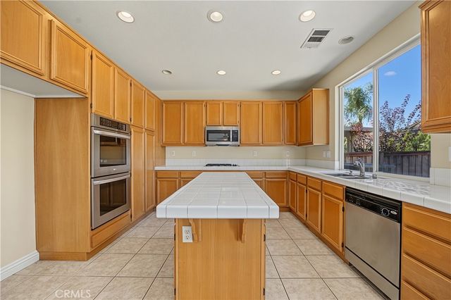 1561 N Catskills, Upland, CA 91786