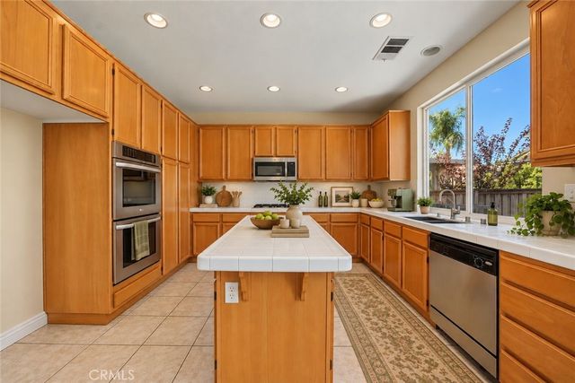1561 N Catskills, Upland, CA 91786