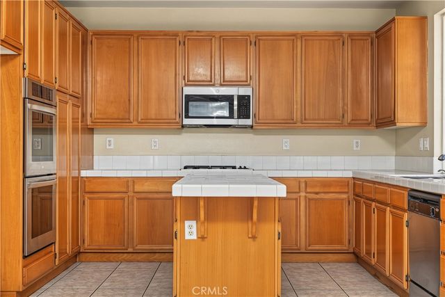 1561 N Catskills, Upland, CA 91786