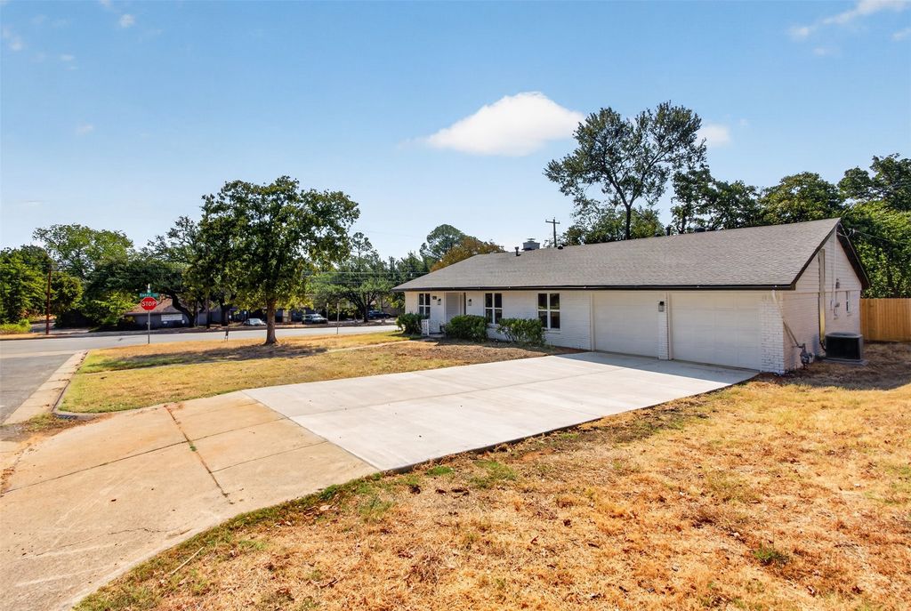7344 Monterrey Drive, Fort Worth, TX 76112 — photo 3