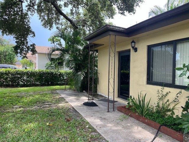 4605 SW 65th Ave, Davie, FL 33314