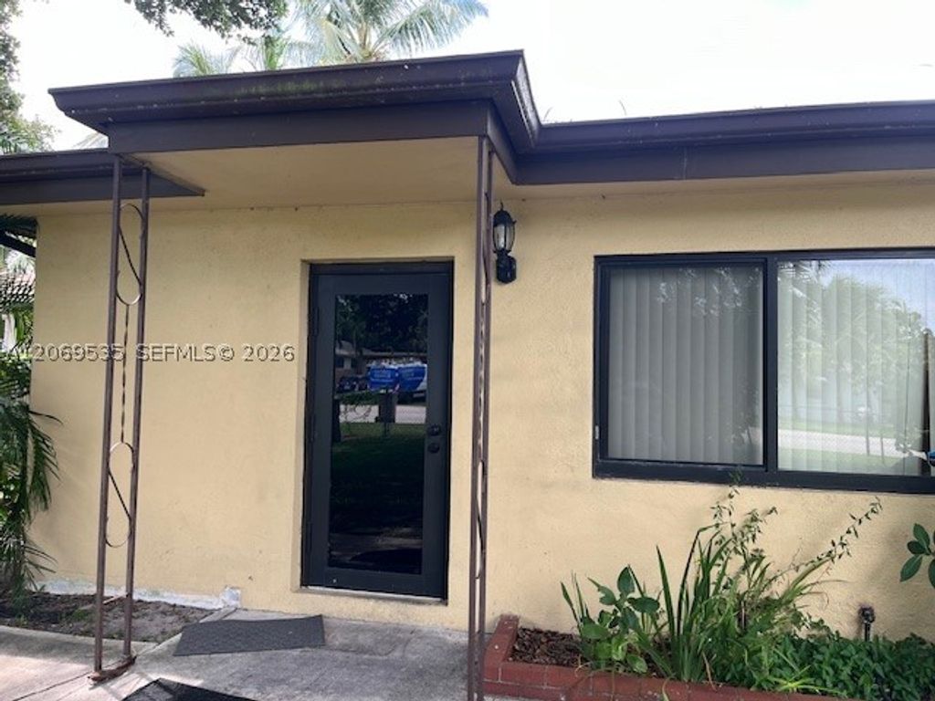 4605 SW 65th Ave, Davie, FL 33314