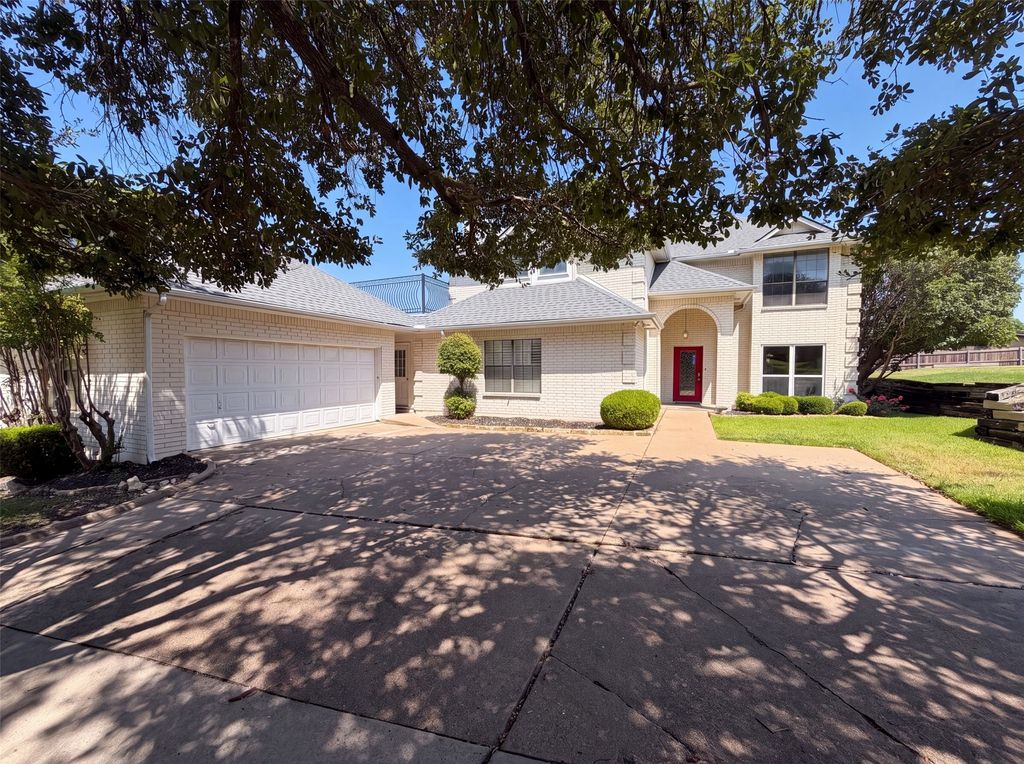 7632 Westwind Drive, Fort Worth, TX 76179