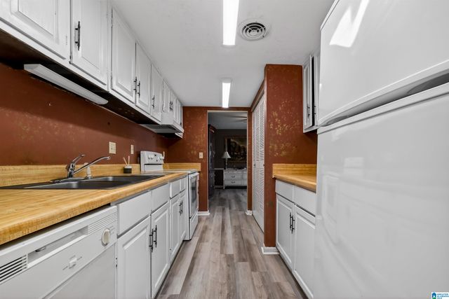 1050 Ivy Hills Cir, Hoover, AL 35216