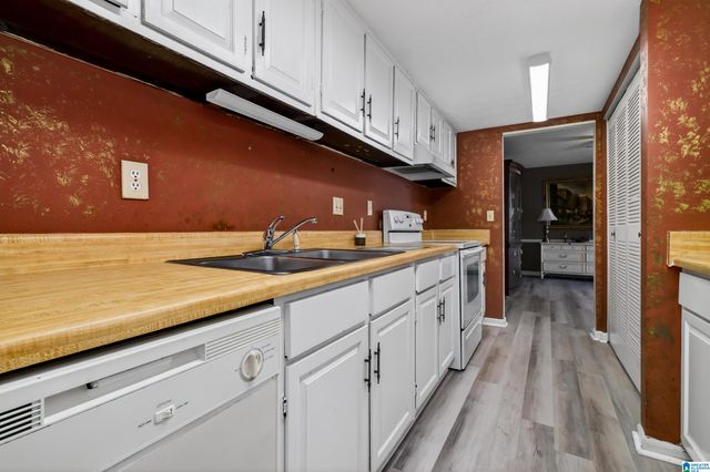 1050 Ivy Hills Cir, Hoover, AL 35216