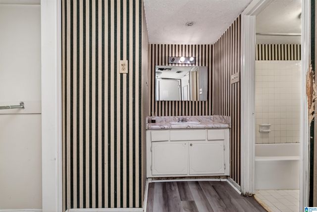 1050 Ivy Hills Cir, Hoover, AL 35216