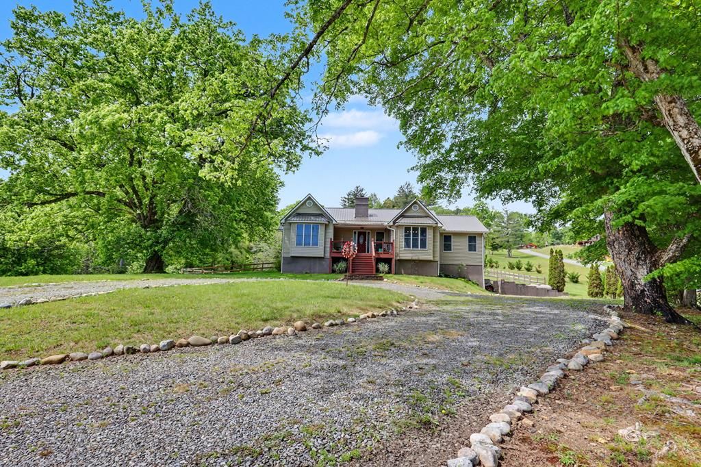 12 Chastain Road, Murphy, NC 28906