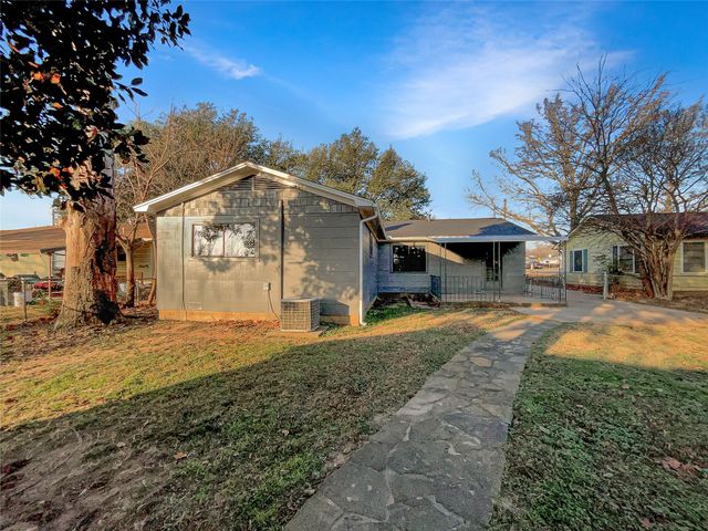 2016 Bluebonnet Avenue, Denison, TX 75020