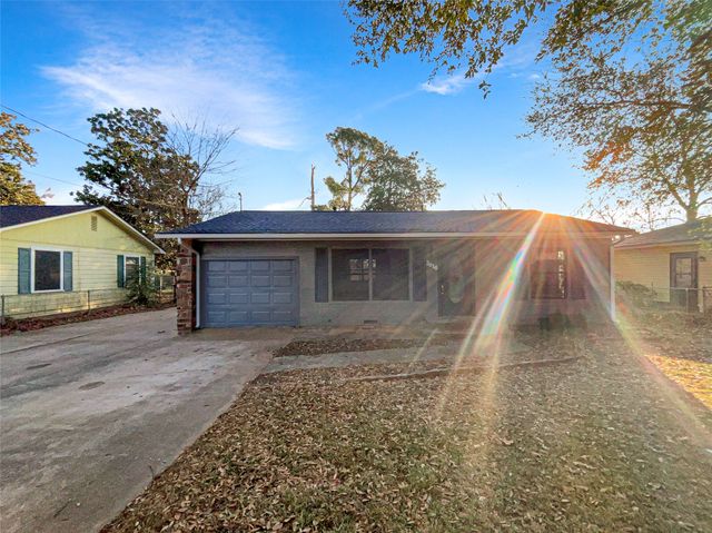 2016 Bluebonnet Avenue, Denison, TX 75020