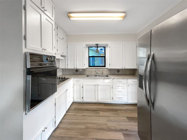 2016 Bluebonnet Avenue, Denison, TX 75020