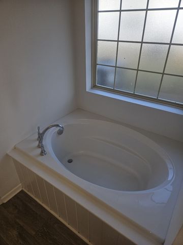 415 Lake Forest Dr, La Vergne, TN 37086